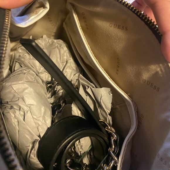 Guess discontinued bag - Picture 4 of 4